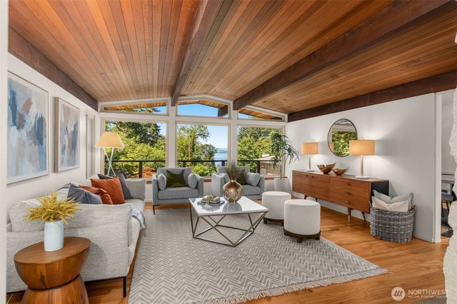 4000 SW Myrtle Street, Seattle, WA 98136