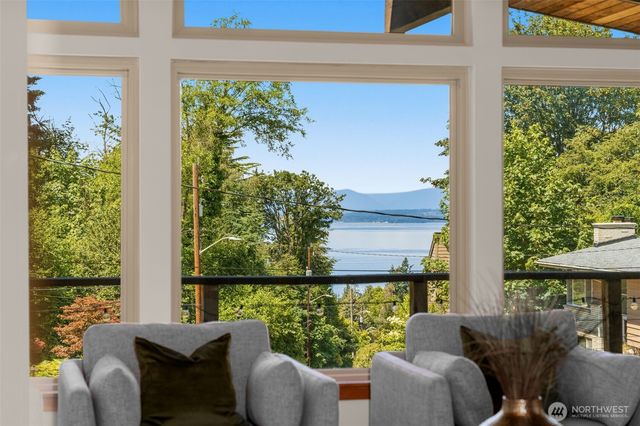 4000 SW Myrtle Street, Seattle, WA 98136