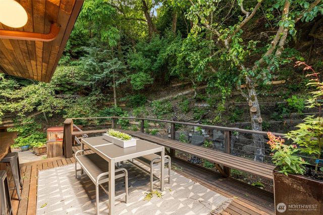 4000 SW Myrtle Street, Seattle, WA 98136