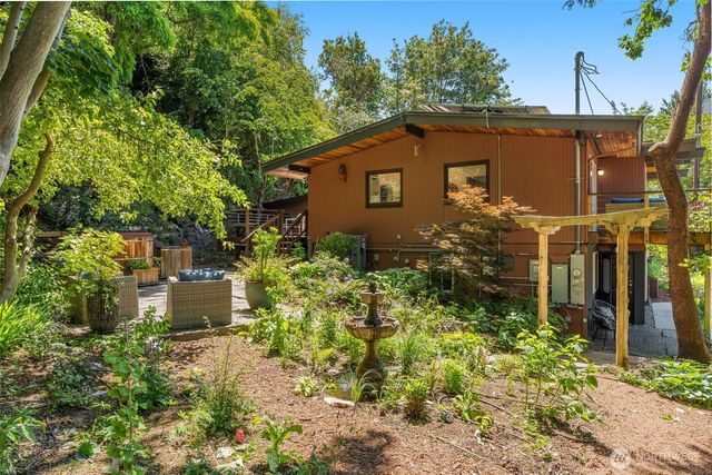 4000 SW Myrtle Street, Seattle, WA 98136