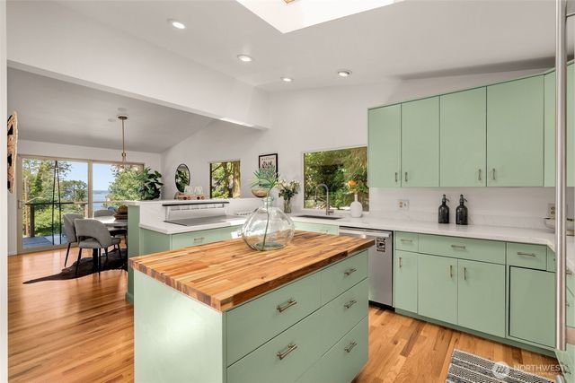4000 SW Myrtle Street, Seattle, WA 98136