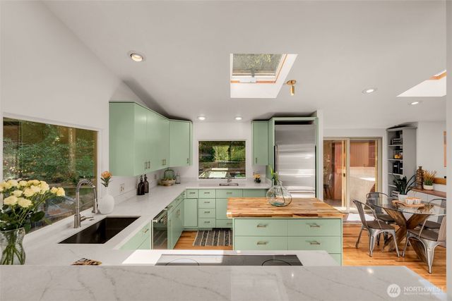 4000 SW Myrtle Street, Seattle, WA 98136