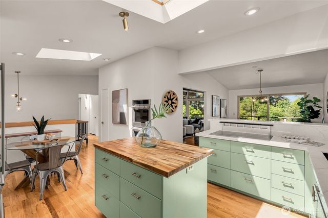 4000 SW Myrtle Street, Seattle, WA 98136