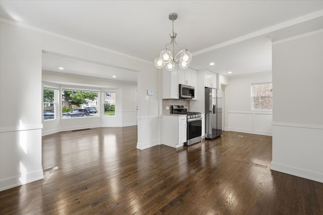 8113 S Campbell Avenue, Chicago, IL 60652