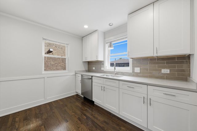 8113 S Campbell Avenue, Chicago, IL 60652