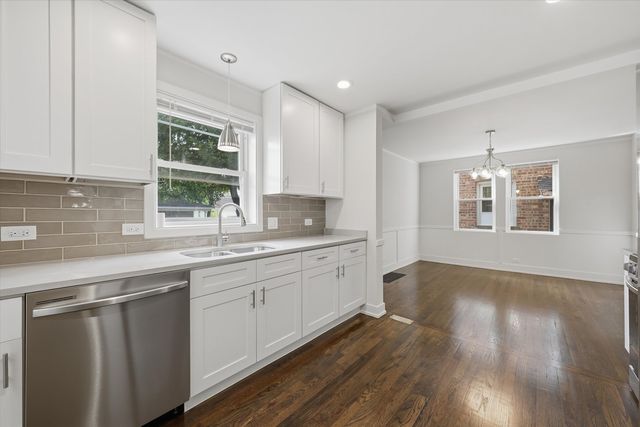 8113 S Campbell Avenue, Chicago, IL 60652