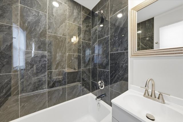8113 S Campbell Avenue, Chicago, IL 60652