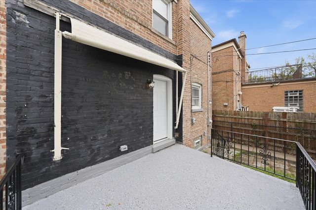 8113 S Campbell Avenue, Chicago, IL 60652