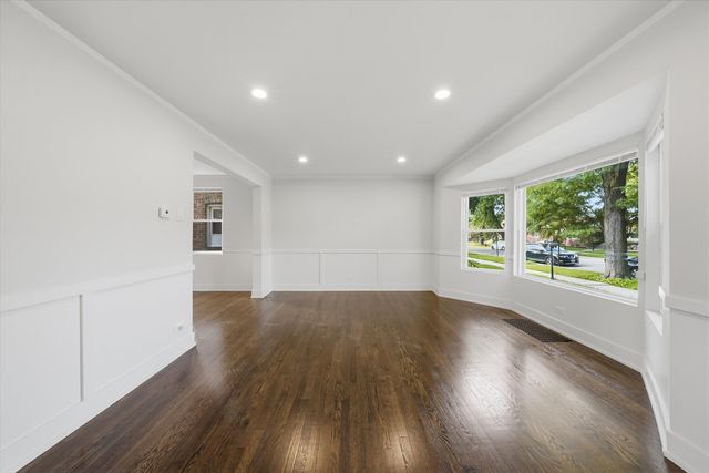 8113 S Campbell Avenue, Chicago, IL 60652
