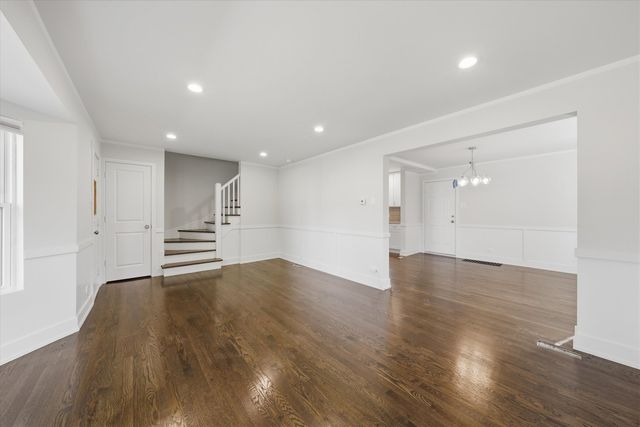 8113 S Campbell Avenue, Chicago, IL 60652