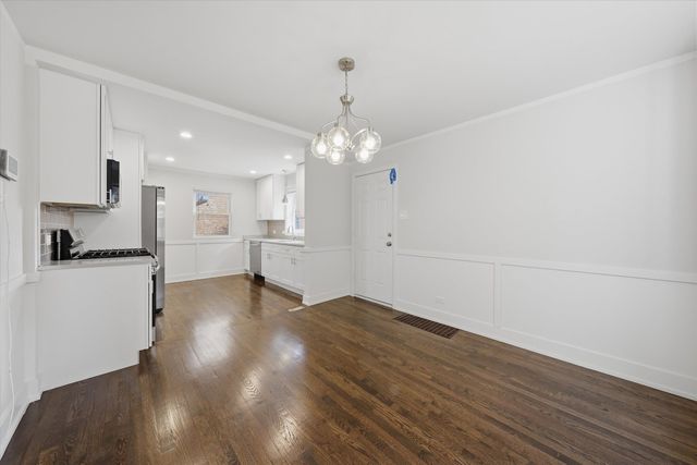 8113 S Campbell Avenue, Chicago, IL 60652