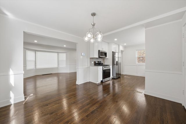 8113 S Campbell Avenue, Chicago, IL 60652