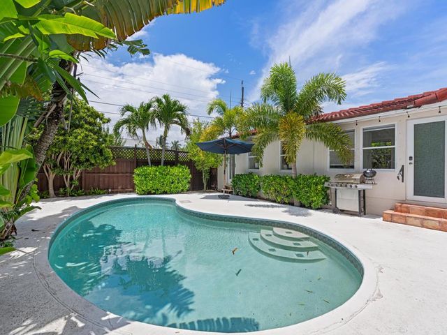 1615 N Lakeside Drive, Lake Worth Beach, FL 33460
