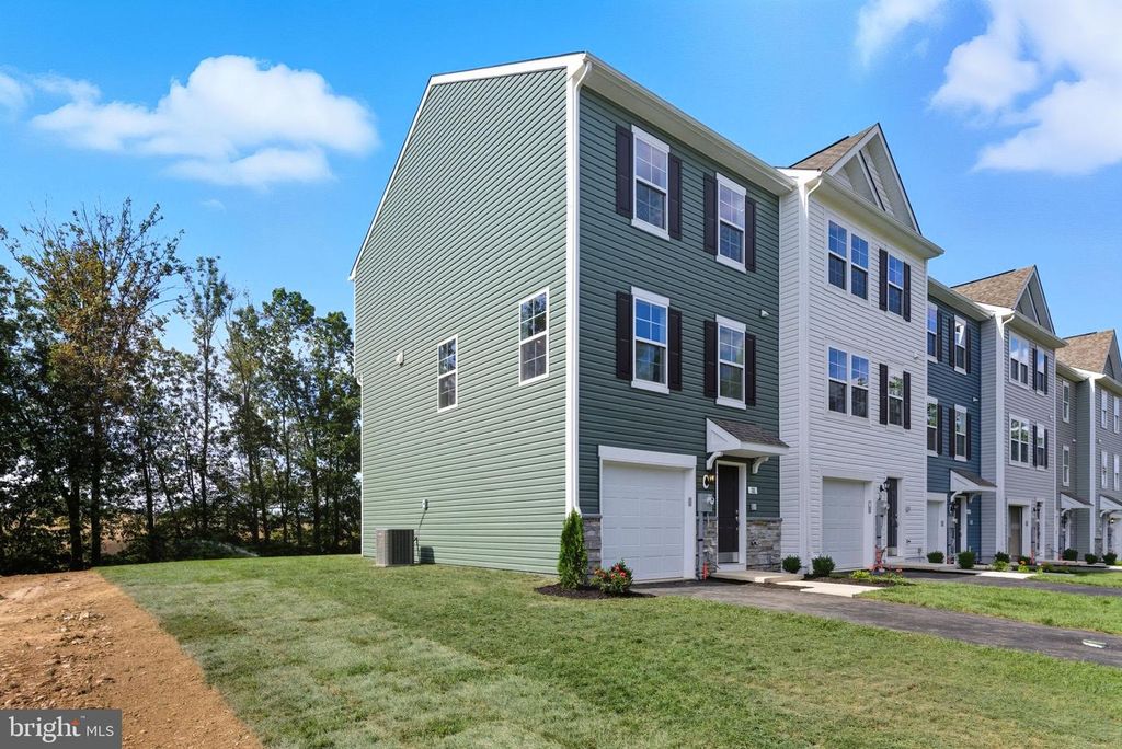 111 HOMESTEAD DR, Hanover, PA 17331