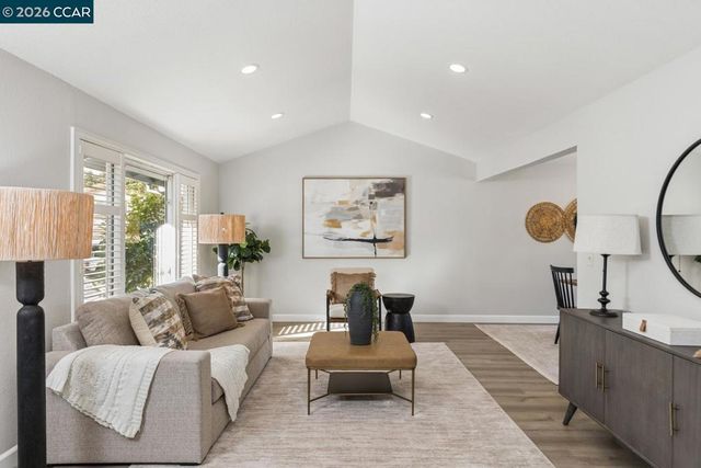 2225 Sierra Ct, Concord, CA 94518