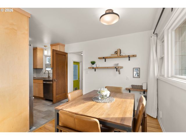 2015 Se BIDWELL St, Portland, OR 97202