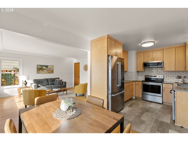 2015 Se BIDWELL St, Portland, OR 97202