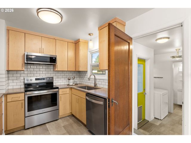 2015 Se BIDWELL St, Portland, OR 97202
