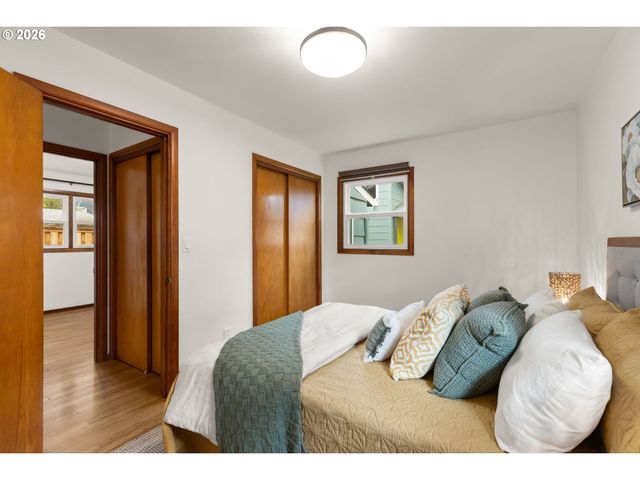 2015 Se BIDWELL St, Portland, OR 97202