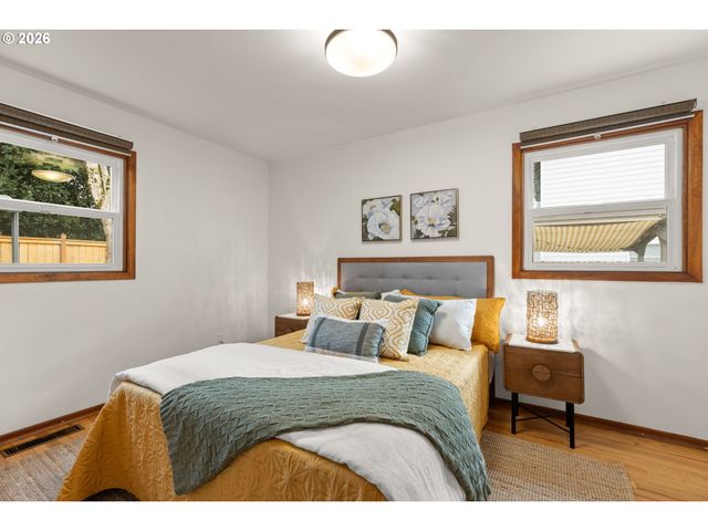 2015 Se BIDWELL St, Portland, OR 97202