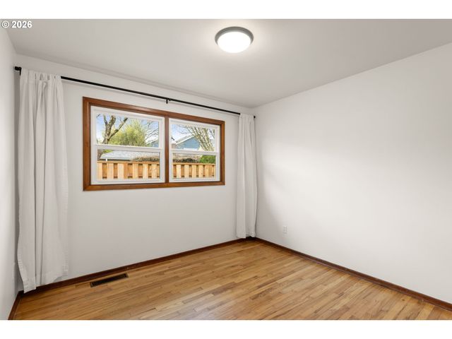 2015 Se BIDWELL St, Portland, OR 97202