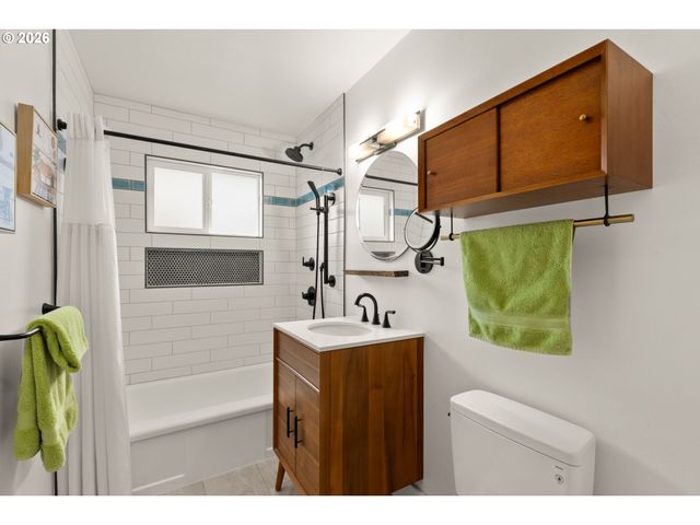 2015 Se BIDWELL St, Portland, OR 97202