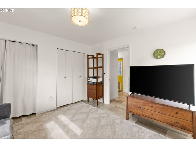 2015 Se BIDWELL St, Portland, OR 97202