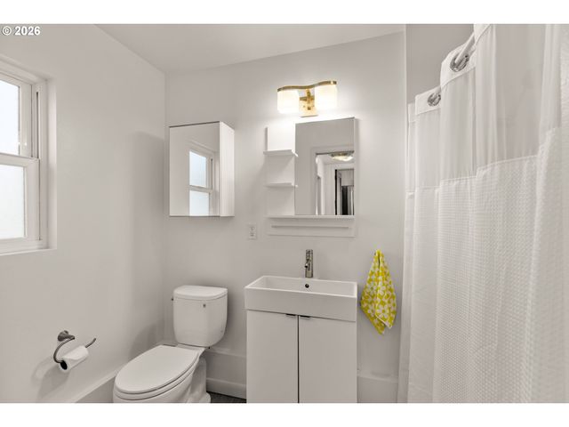 2015 Se BIDWELL St, Portland, OR 97202