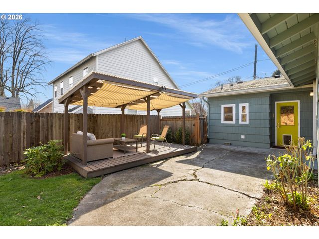 2015 Se BIDWELL St, Portland, OR 97202