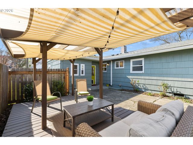 2015 Se BIDWELL St, Portland, OR 97202