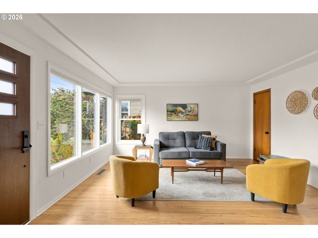 2015 Se BIDWELL St, Portland, OR 97202