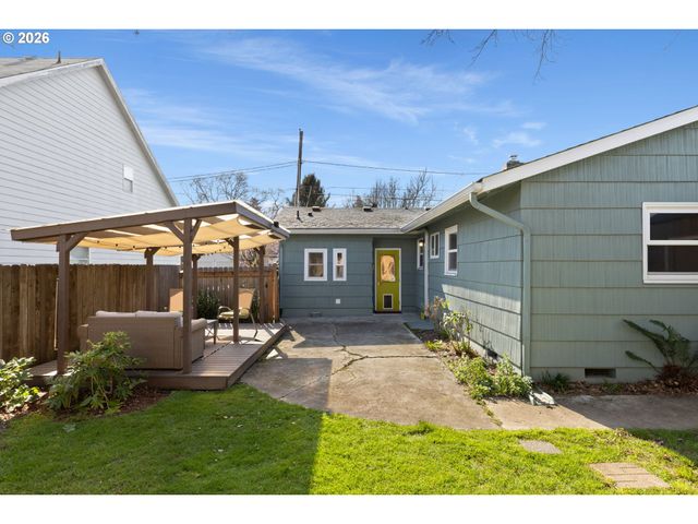 2015 Se BIDWELL St, Portland, OR 97202