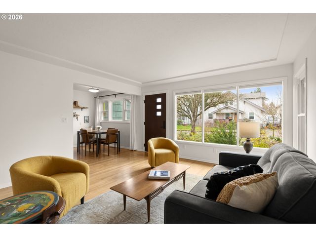 2015 Se BIDWELL St, Portland, OR 97202