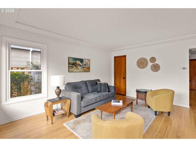 2015 Se BIDWELL St, Portland, OR 97202