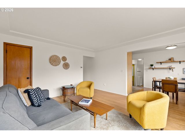 2015 Se BIDWELL St, Portland, OR 97202