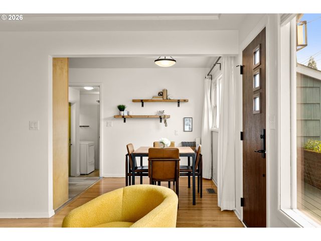 2015 Se BIDWELL St, Portland, OR 97202