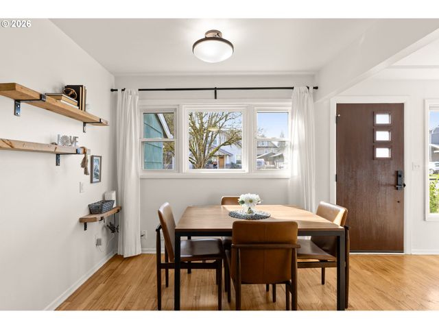 2015 Se BIDWELL St, Portland, OR 97202