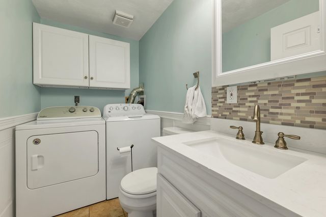 1035 S Mammoth Rd Apt 3, Manchester, NH 03109