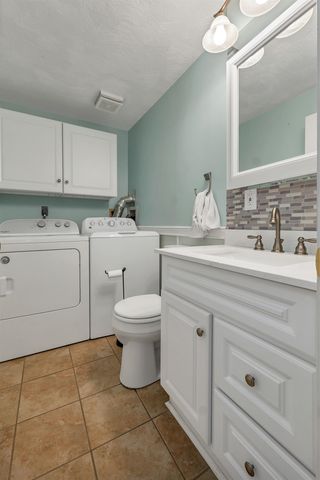 1035 S Mammoth Rd Apt 3, Manchester, NH 03109