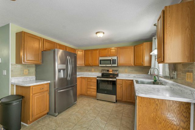 1035 S Mammoth Rd Apt 3, Manchester, NH 03109