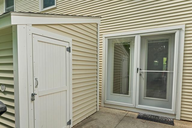 1035 S Mammoth Rd Apt 3, Manchester, NH 03109