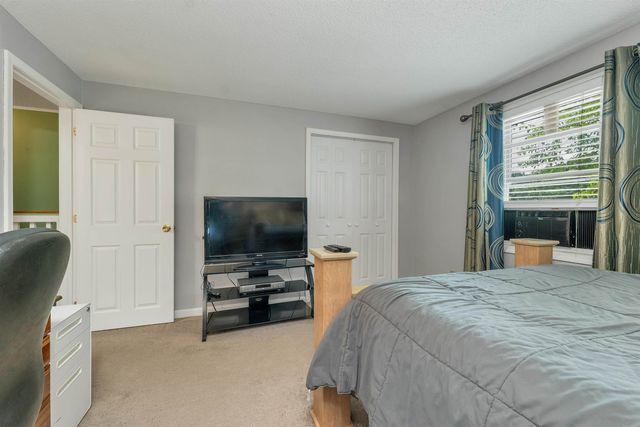 1035 S Mammoth Rd Apt 3, Manchester, NH 03109