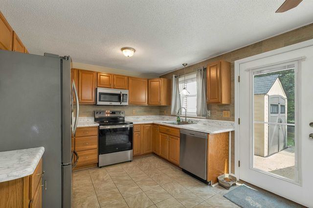 1035 S Mammoth Rd Apt 3, Manchester, NH 03109