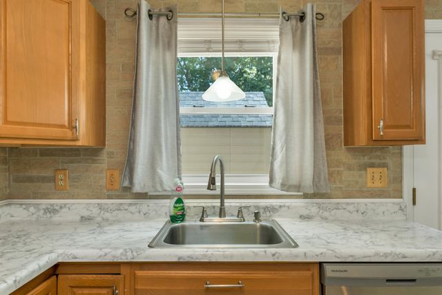 1035 S Mammoth Rd Apt 3, Manchester, NH 03109