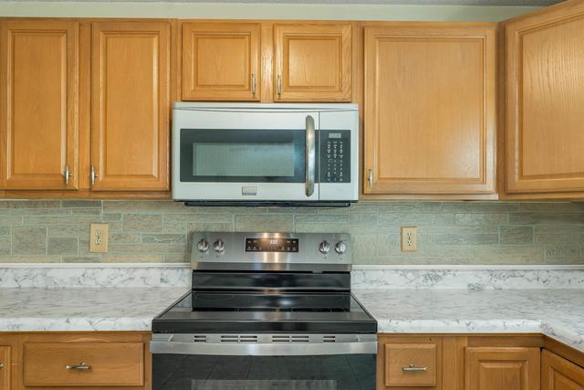 1035 S Mammoth Rd Apt 3, Manchester, NH 03109