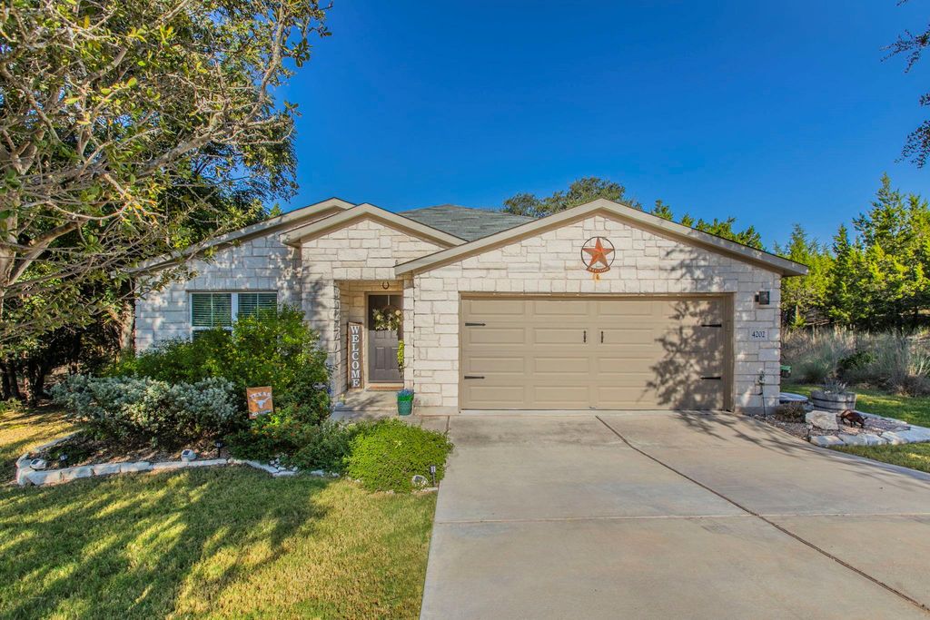 4202 Glendale LN, Lago Vista, TX 78645