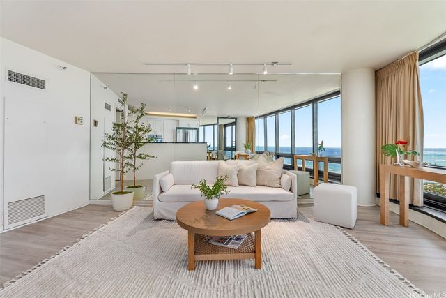 1330 Ala Moana Boulevard 3704, Honolulu, HI 96814