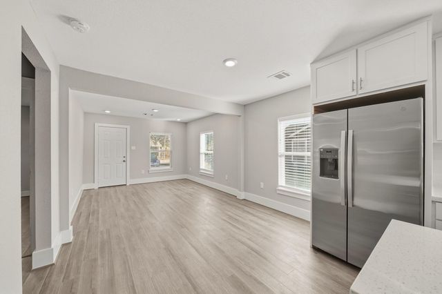 8302 Tavenor Lane, Houston, TX 77075