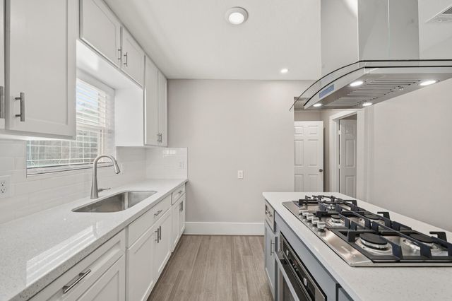 8302 Tavenor Lane, Houston, TX 77075