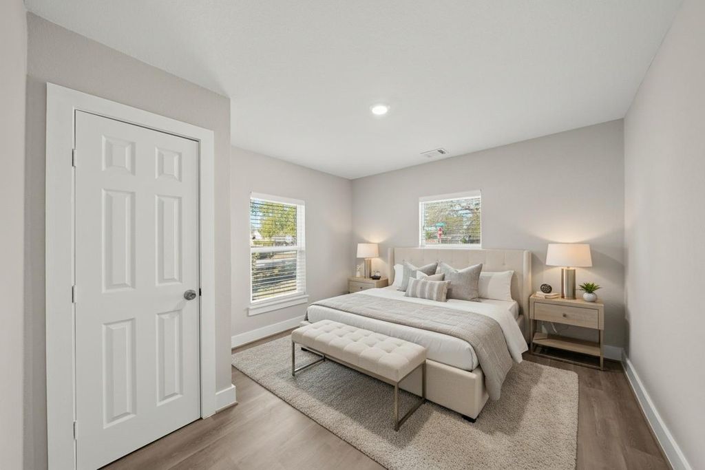 Image 13 of property listing at 8302 Tavenor Lane, Houston, TX 77075